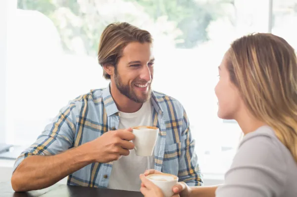 Como abordar a una mujer para conversar